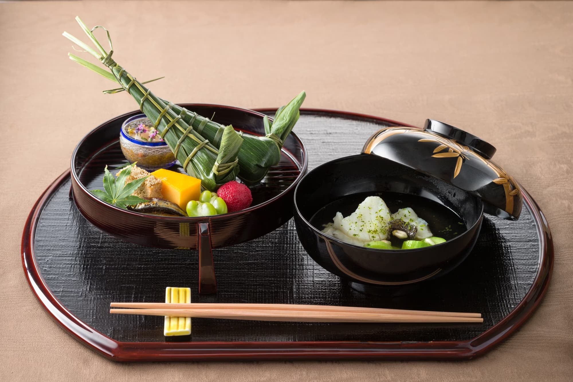 鯛の粽寿司と鱸椀