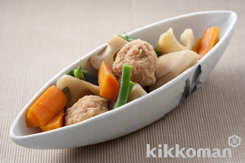 鶏団子が味しみ!鶏つくねと根菜の煮物