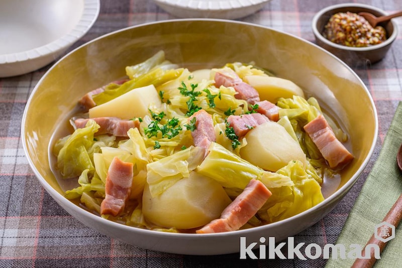 キャベツとベーコンの煮込み