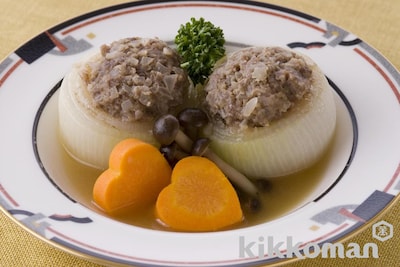 写真:スタッフドオニオンのスープ煮