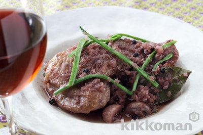 写真:鶏肉の赤ワイン煮
