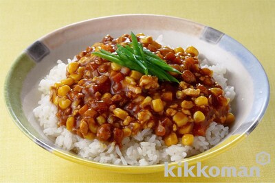 写真:ジャージャー丼(うちのごはんアレンジ)