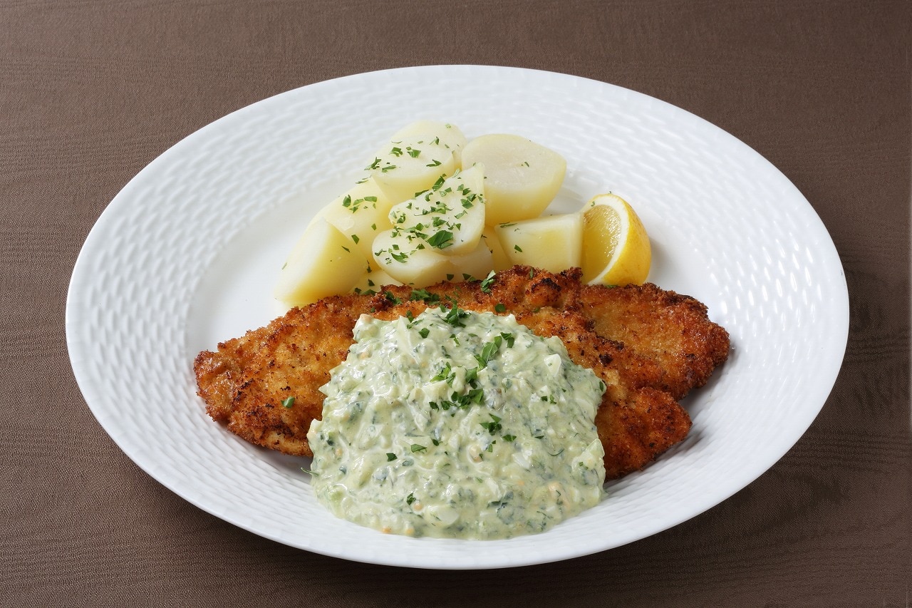鶏ささみ肉のシュニッツェル フランクフルト風グリーンソース