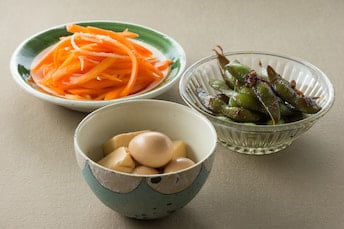 にんじんのさきいかあえ枝豆のにんにくしょうゆ漬けうずら卵とチーズのしょうゆ漬け