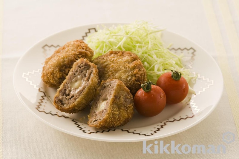チーズを加えて人気の味わいに!ひと口メンチカツ