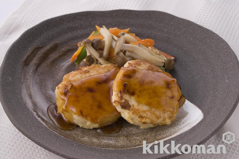 ソースも簡単に手づくり!お魚ハンバーグ