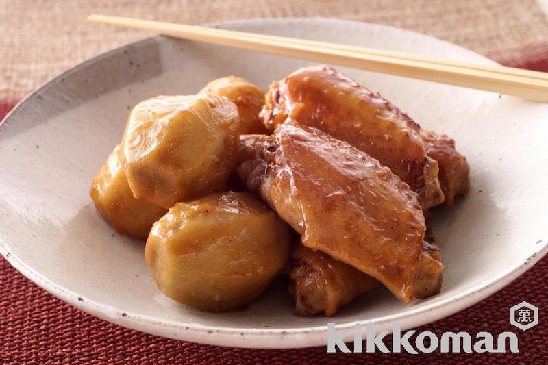 定番の甘辛味!鶏手羽と里芋の煮物