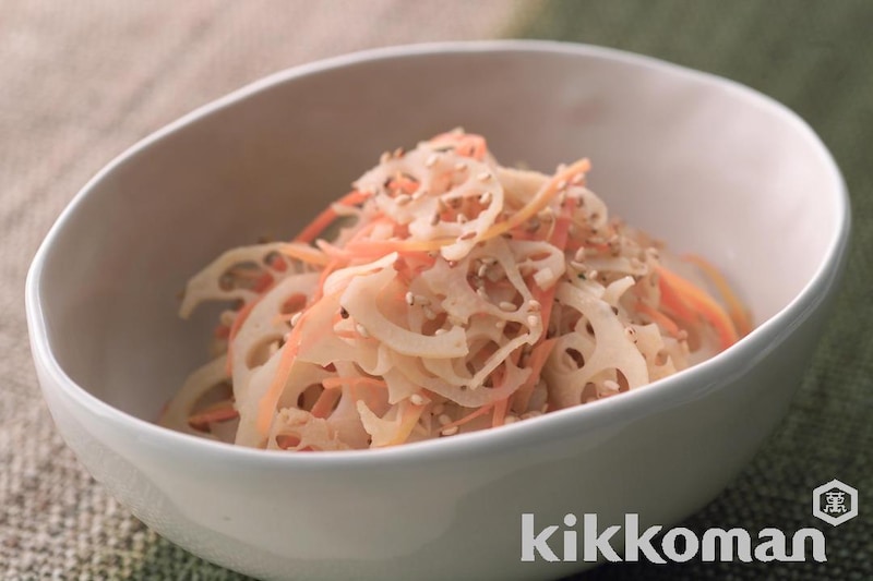 シャキシャキ食感がたまらない!れんこんとにんじんの甘酢炒め