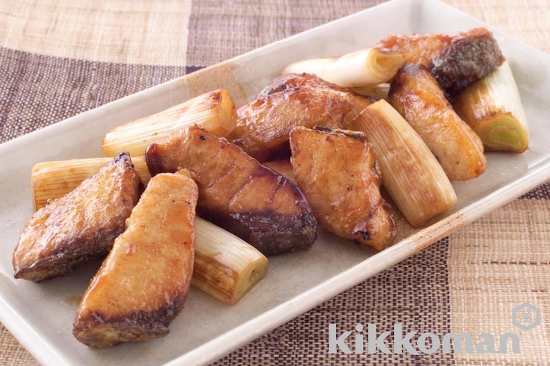 ピリ辛で人気!ぶり(鰤)とねぎの豆板醤炒め