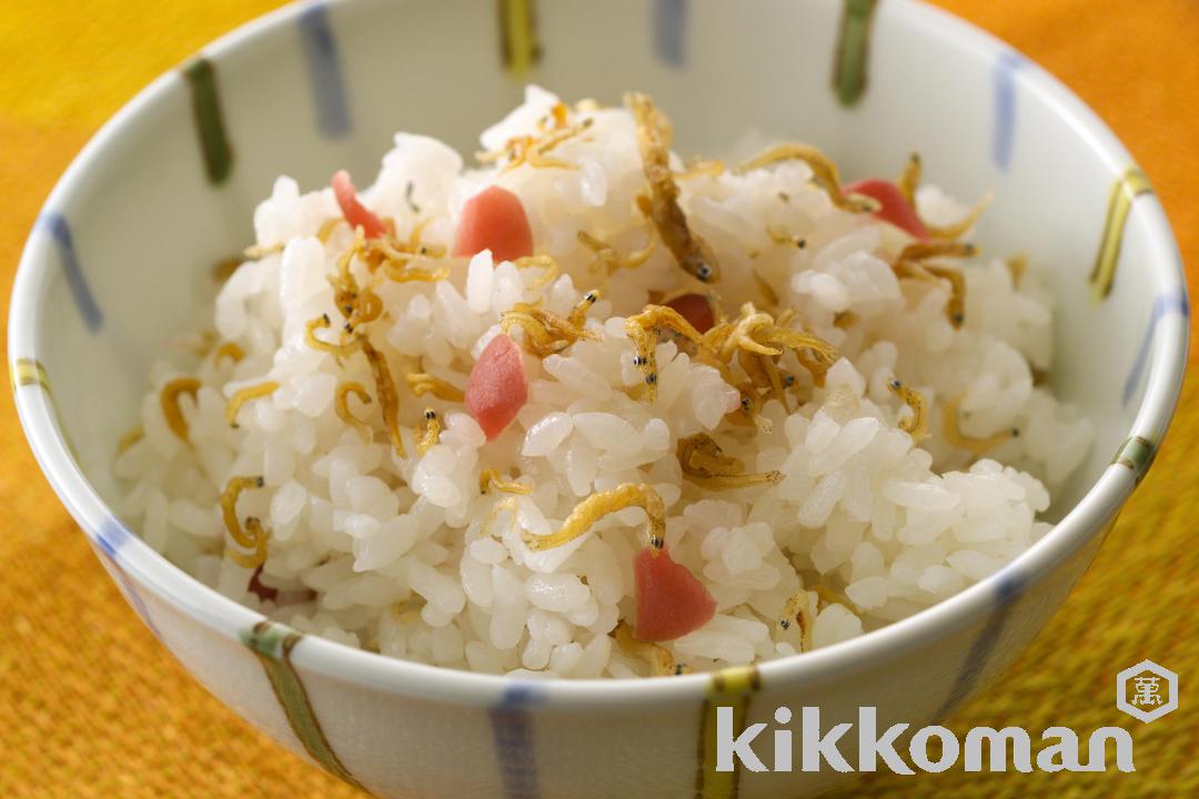 カリカリじゃこと梅の混ぜご飯