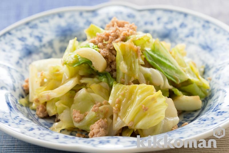 キャベツと鶏ひき肉(ミンチ)の炒め物【素材2つで人気】