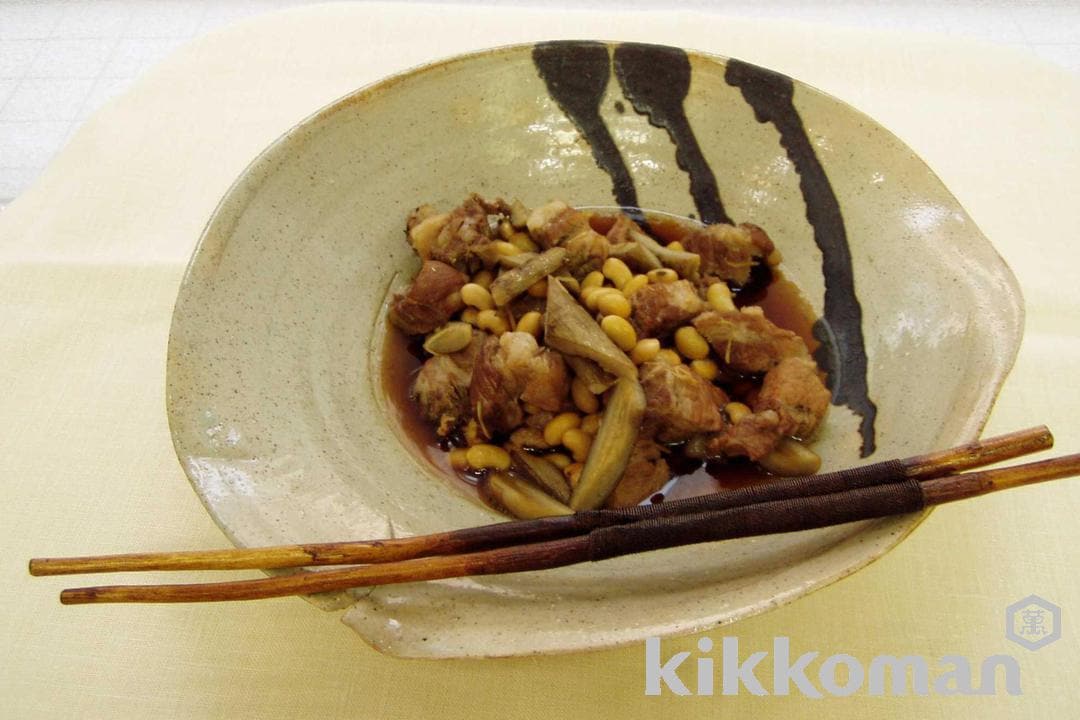 ゆで大豆と豚肉、ごぼうの煮込み