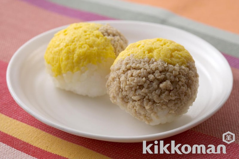 鶏と卵のラップおにぎり(園児のお弁当用)