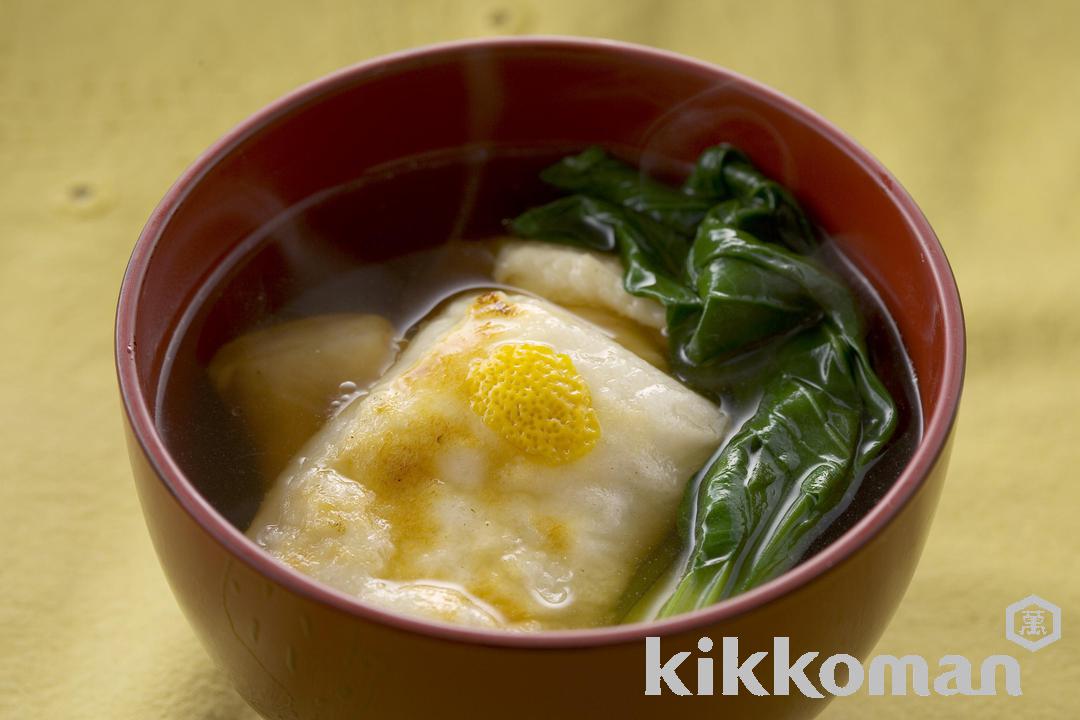 鶏と小松菜のお雑煮【シンプルで人気の東京風】