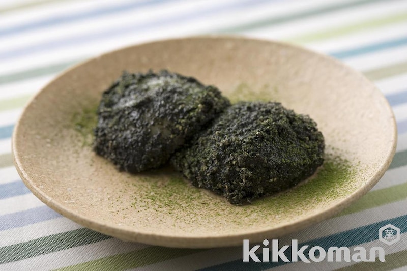 ゆで餅の黒ごまだれ