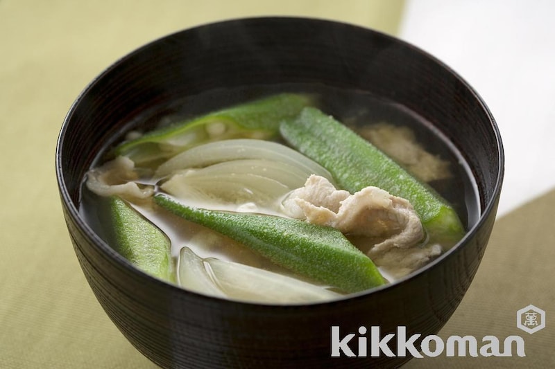 玉ねぎ、オクラ、豚肉のみそ汁