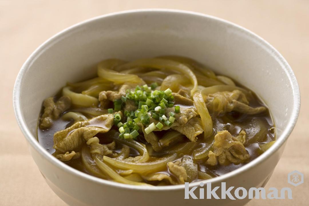 だしの効いた定番カレーうどん【具材は豚肉と玉ねぎ】