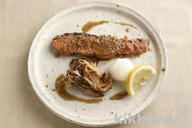 鮭とまいたけのごまバター焼き(賛否両論 笠原氏)