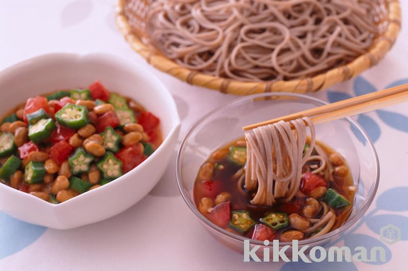 トマトと納豆のまぜまぜそば(キッコーマン香る一番だし ざるそばつゆ)