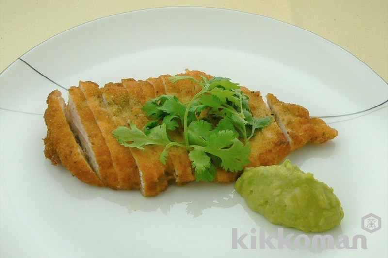 鶏むね肉のカツレツ アボカドディップ添え