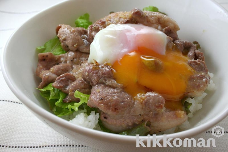 とろ~りたまごのねぎ塩豚丼(香味野菜たっぷり塩だれ使用)