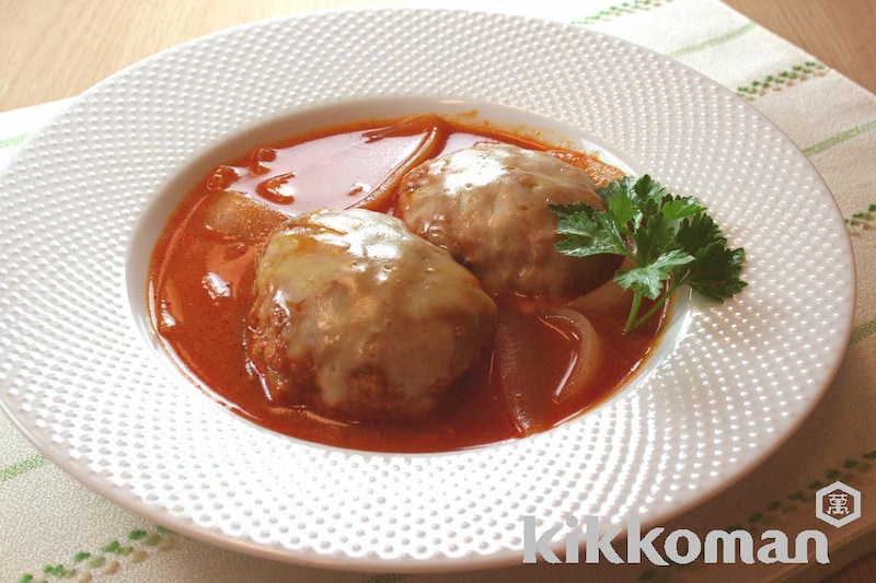 トマト煮込みハンバーグ【トマトジュースで簡単煮込み】