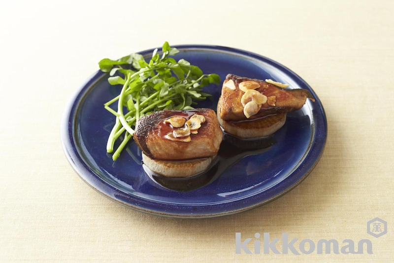ぶりのガーリック照り焼き(味わいリッチ減塩しょうゆ使用)