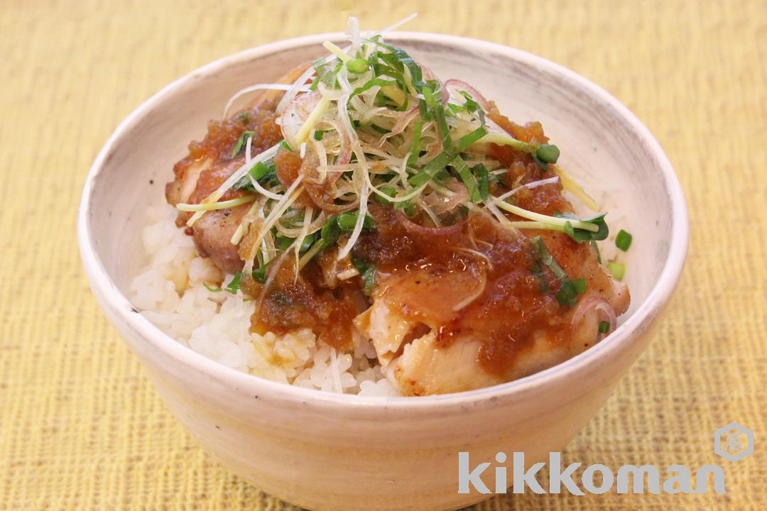 たっぷり薬味香るチキンソテー丼