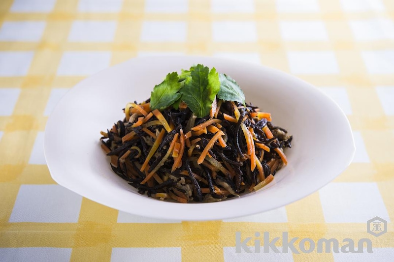 ひじきとツナの炒め物(旨み広がるだししょうゆ使用)