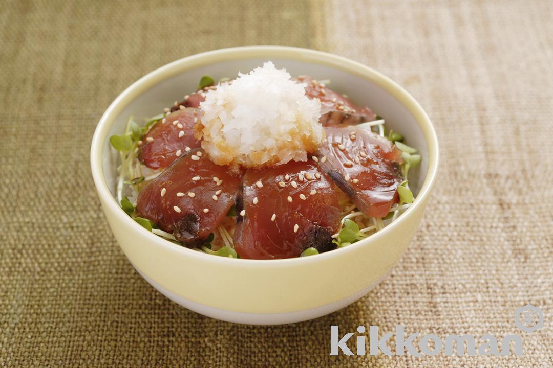 かつおのおろしづけ丼（しぼりたて生しょうゆ使用）