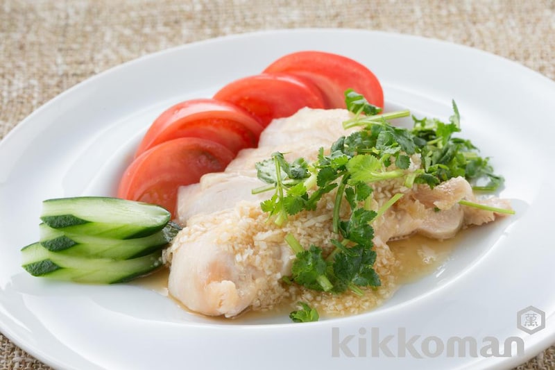 蒸し鶏のしょうゆソースがけ