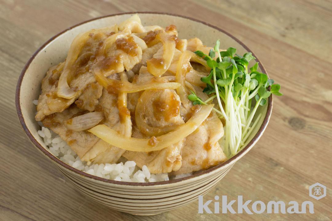 豚肉と玉ねぎの超生姜焼き丼