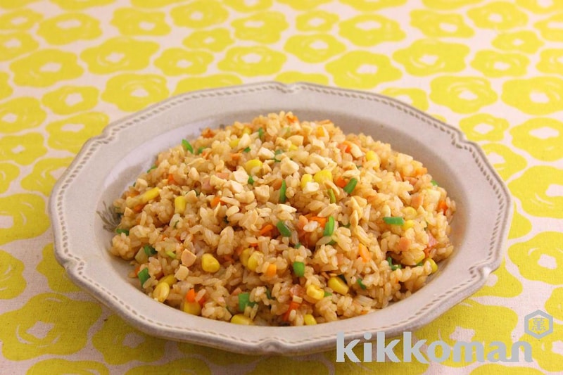 彩り野菜とナッツのオイスターチャーハン