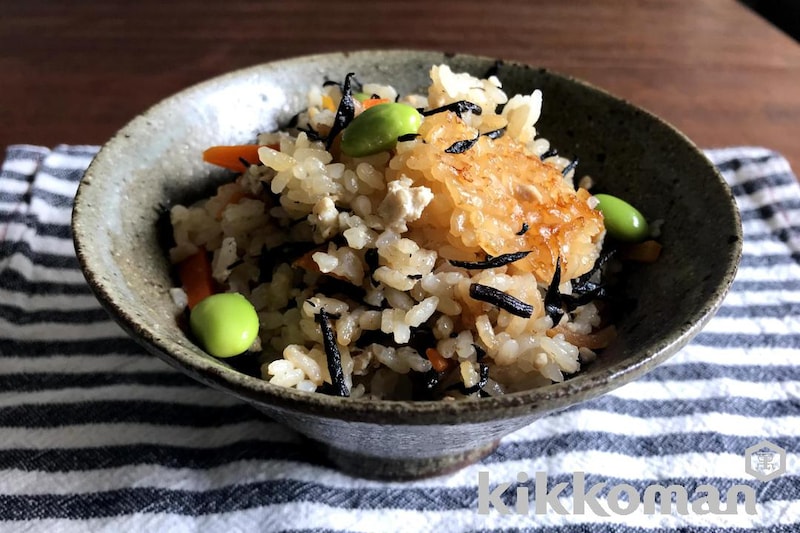 ひき肉とひじきの炊き込みご飯(山本ゆりさん 削りたてかつお節香るだししょうゆ使用)