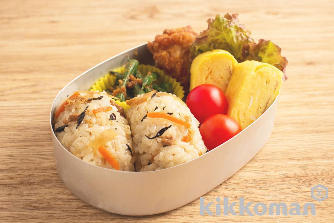 五目ごはんでおにぎり弁当(うちのごはん使用)