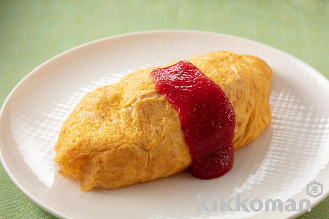 オムライス【チキンライスにしょうゆを隠し味で】