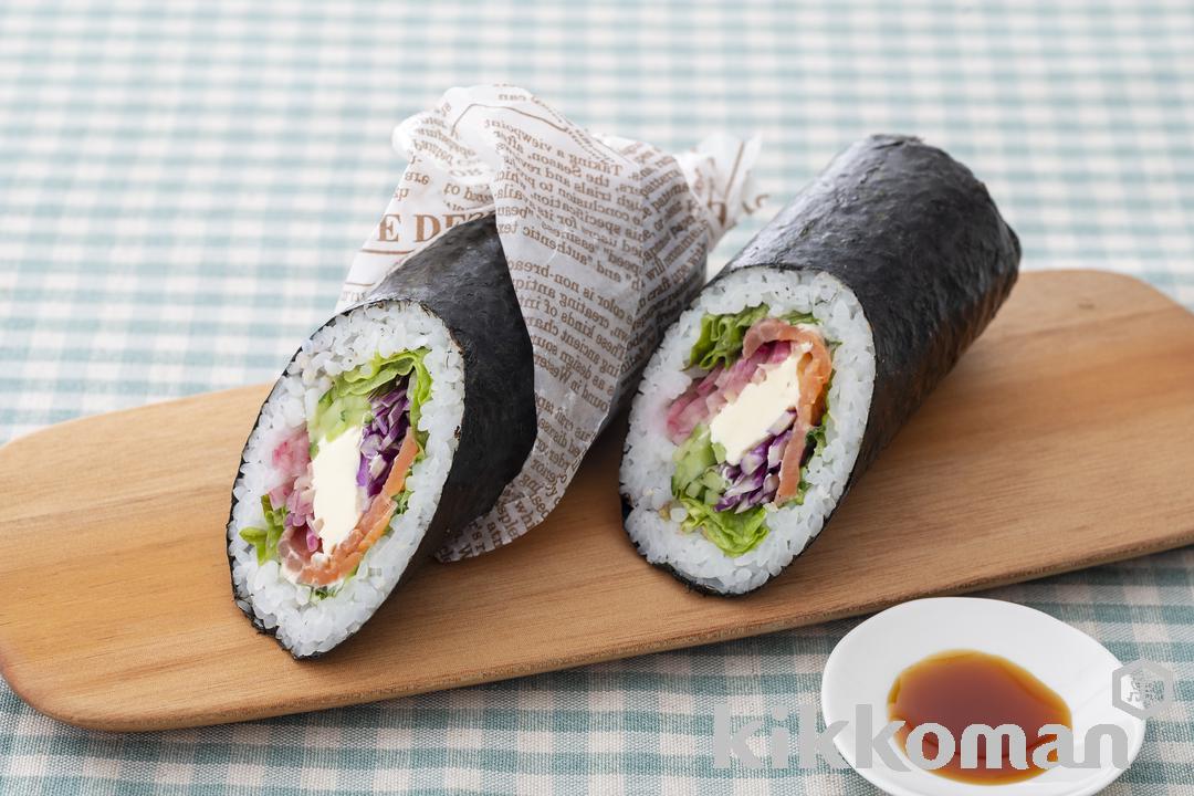 スモークサーモンとクリームチーズのTEMAKI