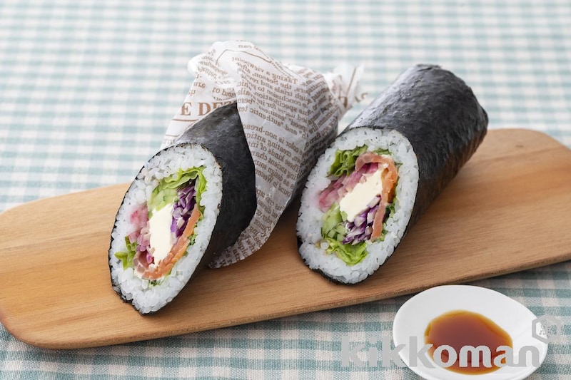 スモークサーモンとクリームチーズのTEMAKI