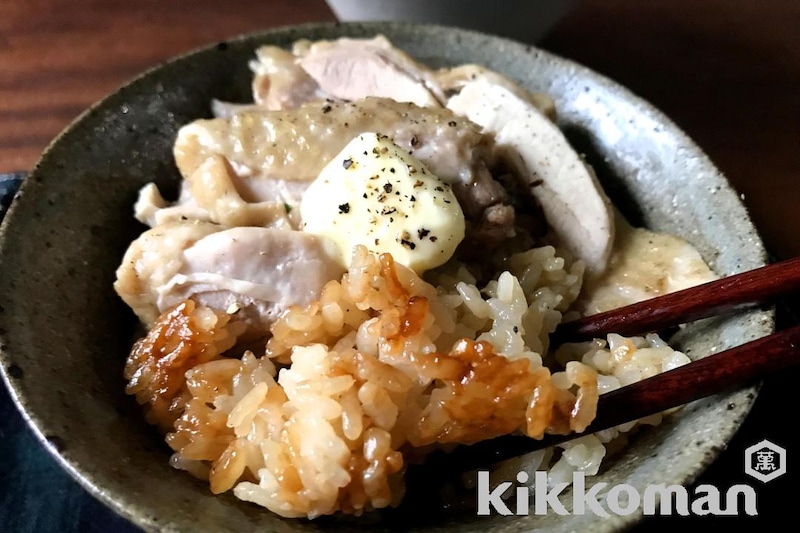 入れて炊くだけ!鶏のだししょうゆバターごはん(山本ゆりさん)