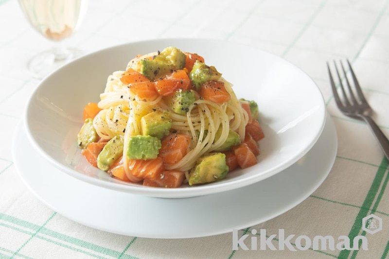 アボカドとサーモンのしぼ生漬け冷製パスタ