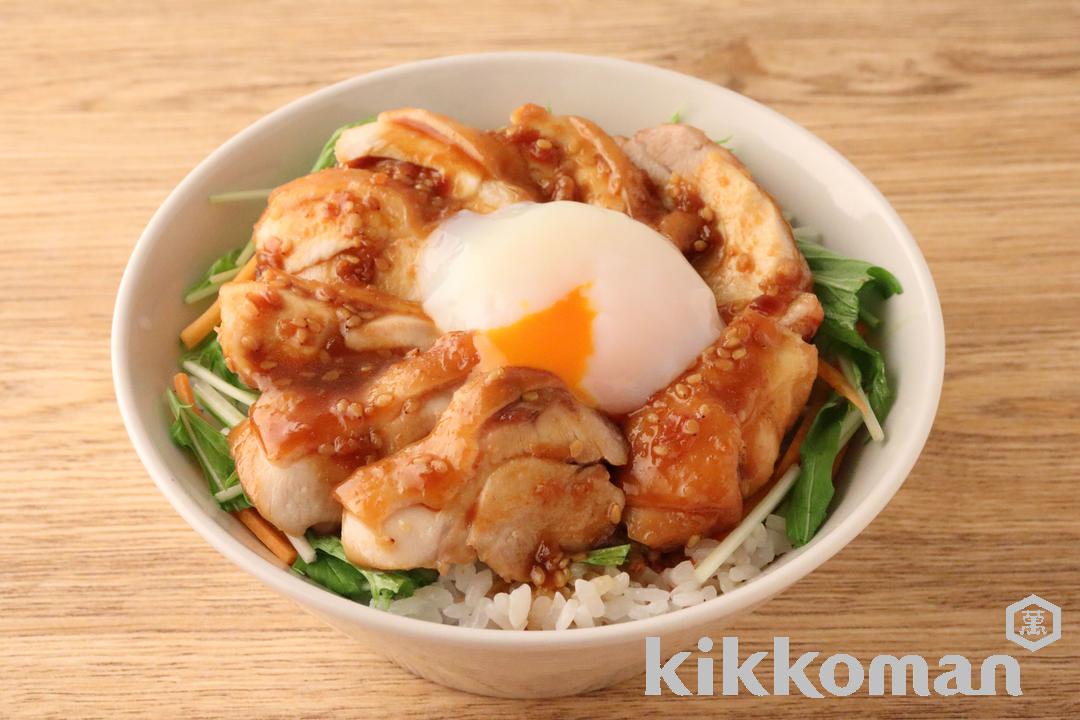 レンジで簡単！やみつきガーリックのトロ玉チキン丼（うちのごはん使用）