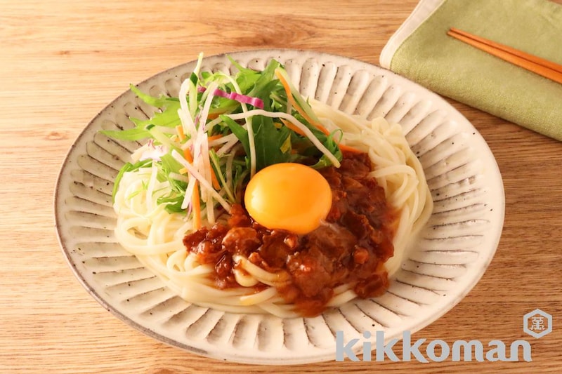 カット野菜で簡単!牛だし肉ぶっかけ温玉サラダうどん(具麺使用)