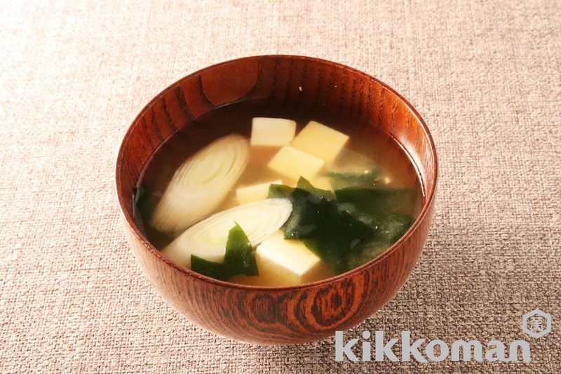 本つゆで簡単!豆腐とわかめのみそ汁