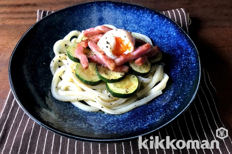 とろとろズッキーニとベーコンのだしたまぶっかけうどん(山本ゆりさん)(あまうまいだししょうゆ使用)