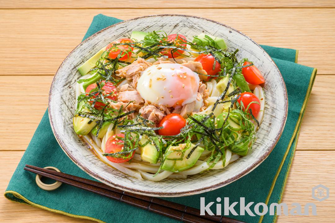 レンジで！アボカドとツナのぶっかけだしうどん（山本ゆりさん）（旨み豊かな昆布だししょうゆ使用）