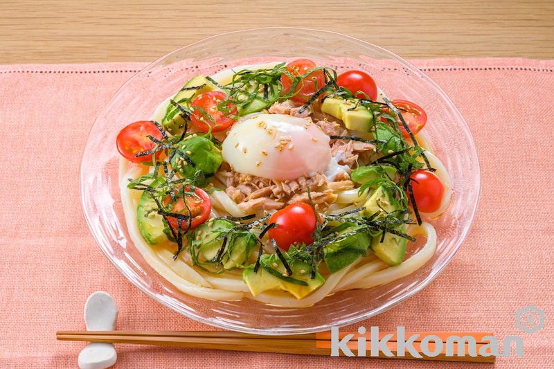 レンジで!アボカドとツナのぶっかけだしうどん(山本ゆりさん)(削りたてかつお節香るしょうゆ使用)