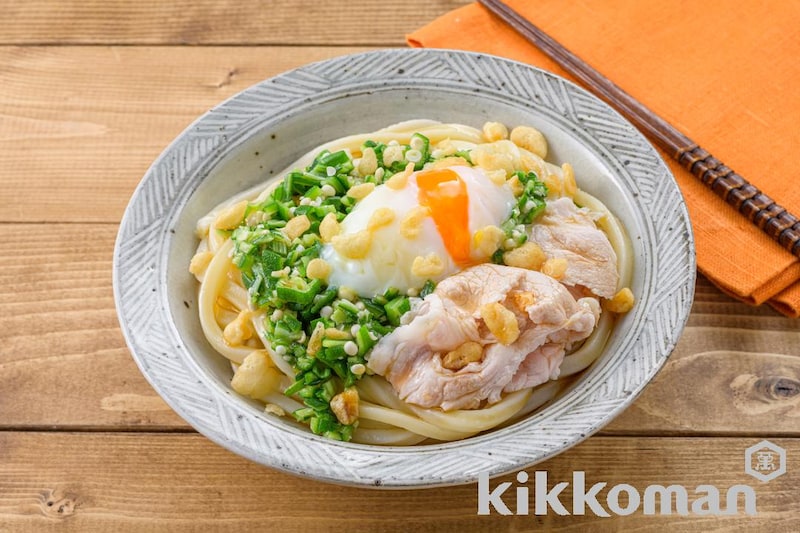 たたきオクラと豚しゃぶのだしたまぶっかけうどん(山本ゆりさん)(削りたてかつお節香るだししょうゆ使用)