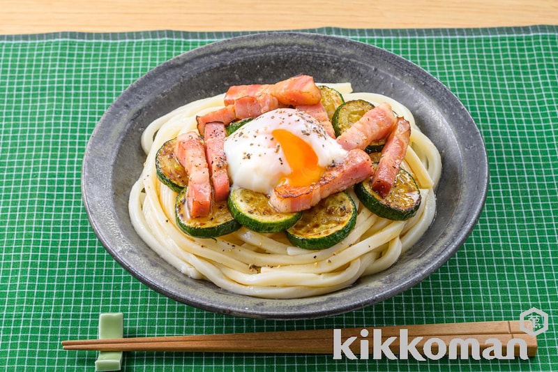 とろとろズッキーニとベーコンのだしたまぶっかけうどん(山本ゆりさん)(旨み豊かな昆布だししょうゆ使用)