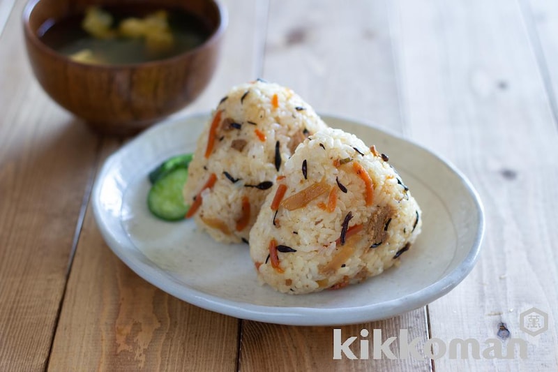 混ぜてにぎるだけ! 五目ごはんおにぎり(うちのごはん使用)