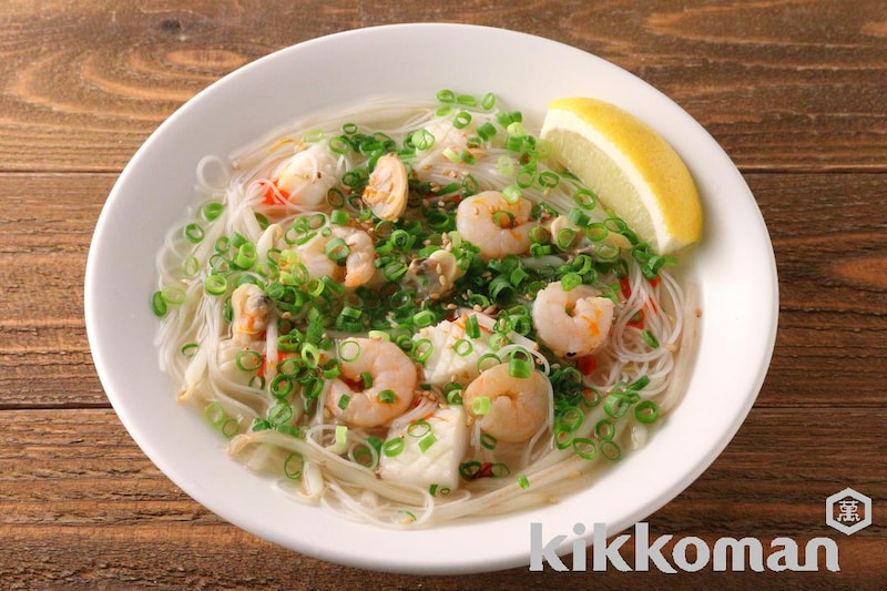 シーフードミックスでお手軽に!魚介だしの汁ビーフン